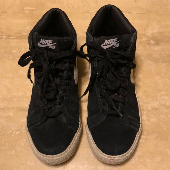 nike shoes high cut black